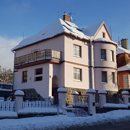Vila Nejdek - Erzgebirge Aparthotel ภายนอก รูปภาพ