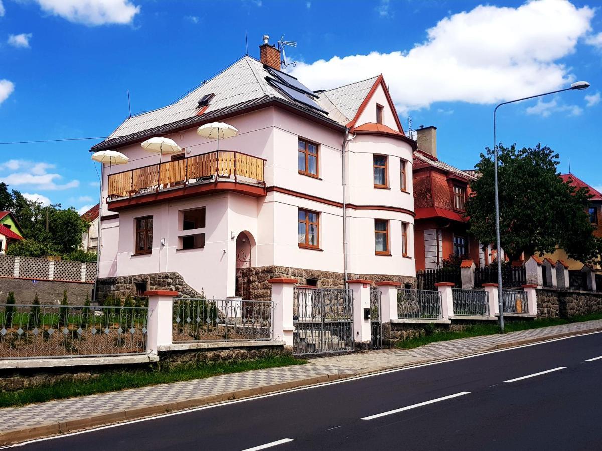 Vila Nejdek - Erzgebirge Aparthotel ภายนอก รูปภาพ
