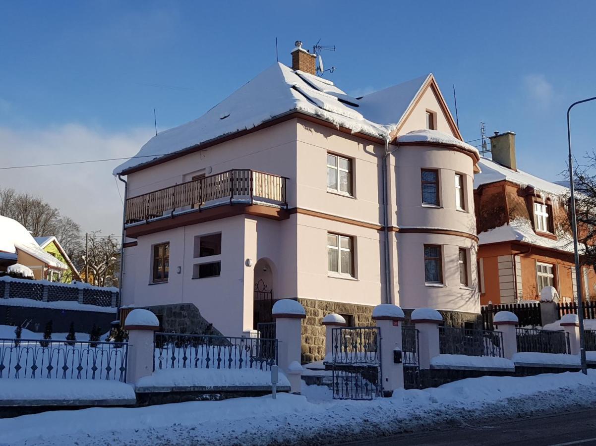 Vila Nejdek - Erzgebirge Aparthotel ภายนอก รูปภาพ