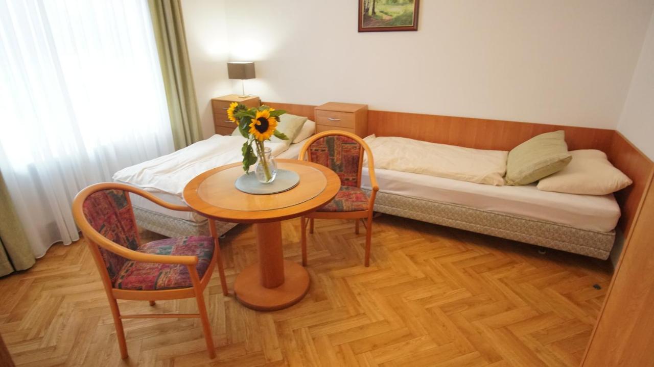 Vila Nejdek - Erzgebirge Aparthotel ภายนอก รูปภาพ