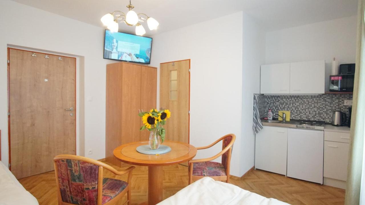 Vila Nejdek - Erzgebirge Aparthotel ภายนอก รูปภาพ